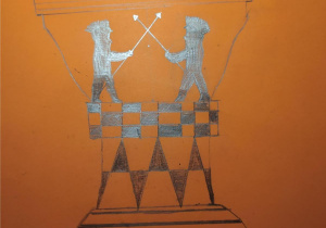 Waza grecka w stylu czarno figurowym, rysunek wykonany ciemnym ołówkiem na pomarańczowym tle. Zastosowaną kompozycję pasową ozdabiają geometryczne wzory. Centralna scena przedstawia walczących wojowników.