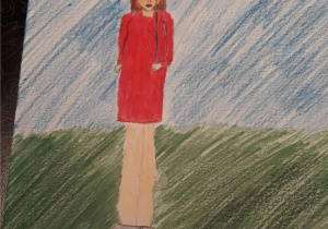 Rysunek kredkami przedstawiający postać dziewczynki z parasolem. Czerwień płaszcza kontrastuje z czernią parasola i akcentuje centralnie usytuowaną postać. Szare tło zarysowane jest dynamicznymi, skośnymi kreskami imitującymi smugi deszczu. Rysunek utrzymany jest w nostalgicznym nastroju.