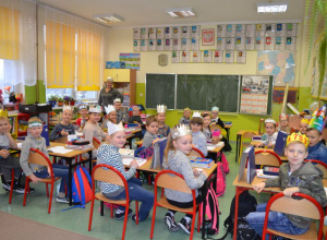 Akcja „Korona na głowie zwalnia od pytania"
